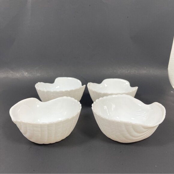 White Milk Glass Seashell Bowl Scallop Clam Shell Dessert 4 Pc Lot Set Vintage - Picture 1 of 10